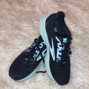 Womens brooks shoes